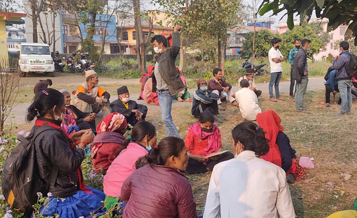 भरतपुरमा नागरिकता बनाउन आएकाहरू भन्छन्- पहिलोचोटि गाडी चढेको, रिङ्गटा लाग्यो